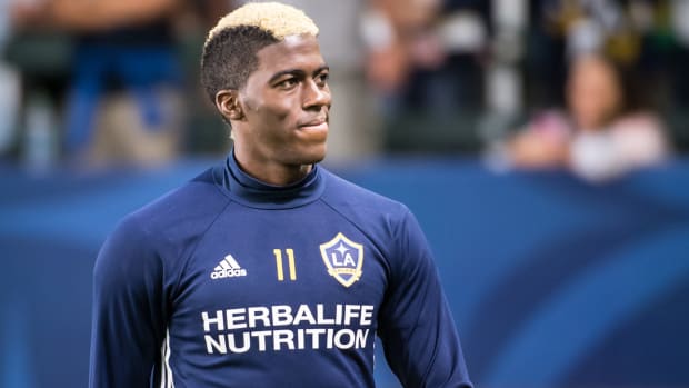 gyasi-zardes-injury-galaxy-usmnt.jpg